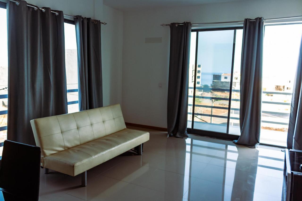 Beautiful And Brand New 2 Bedrooms Apartment/ Magnifico E Novo Apartamento T2 Praia Exterior photo
